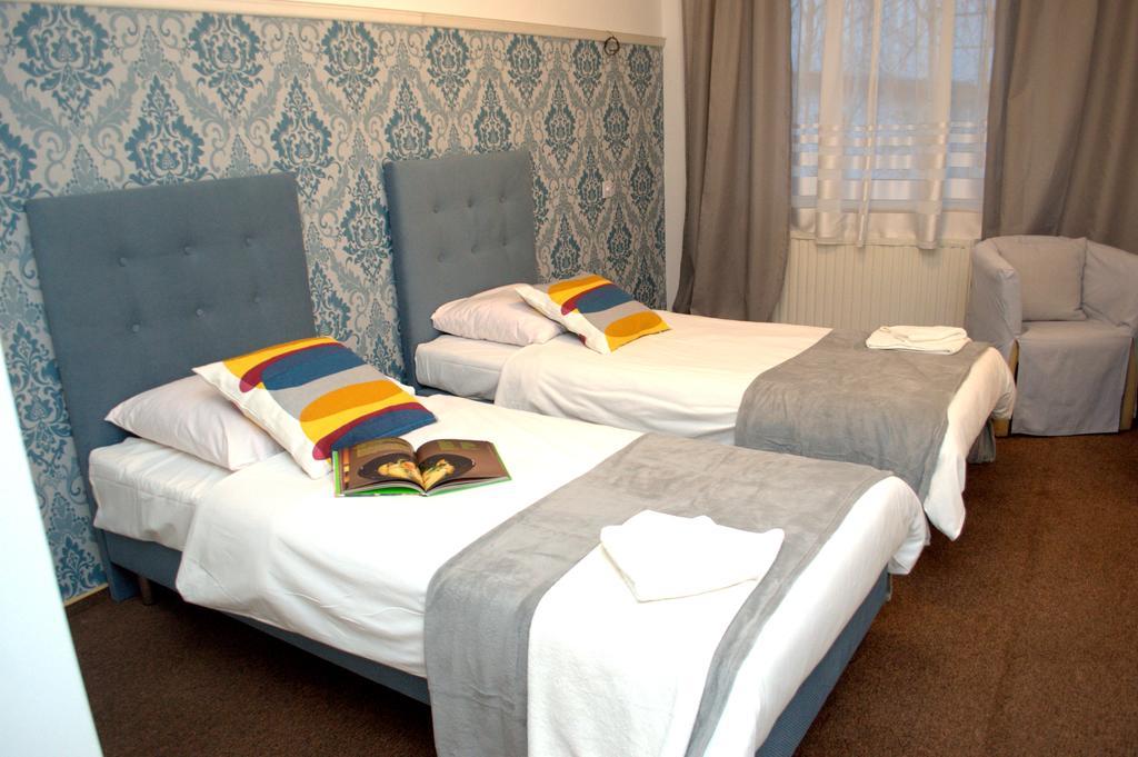 Hotel Acwador Pleszew Exterior foto